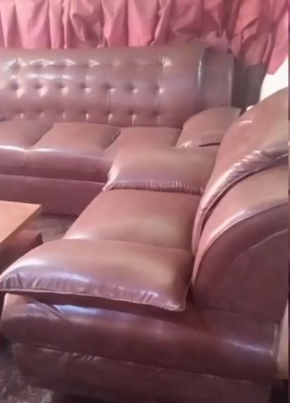 Intebe za sofa zigezweho zigurishwa kugiciro utasanga ahandi